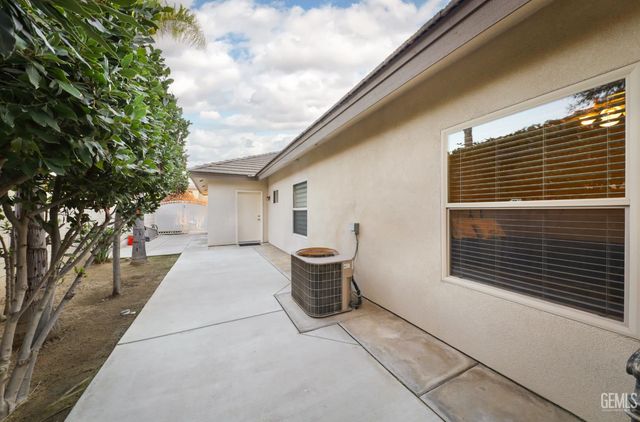 12700 Clay Creek Court, Bakersfield, CA 93312