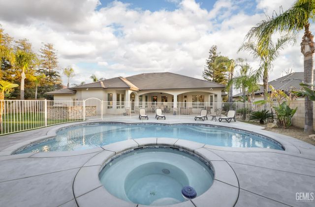 12700 Clay Creek Court, Bakersfield, CA 93312