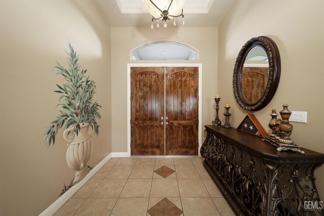 12700 Clay Creek Court, Bakersfield, CA 93312