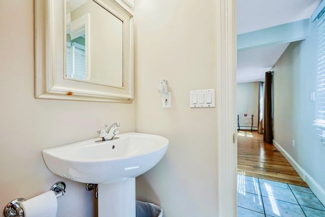 33 Lill Avenue, Newton, MA 02465