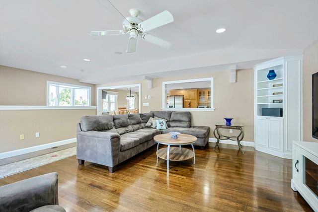 33 Lill Avenue, Newton, MA 02465