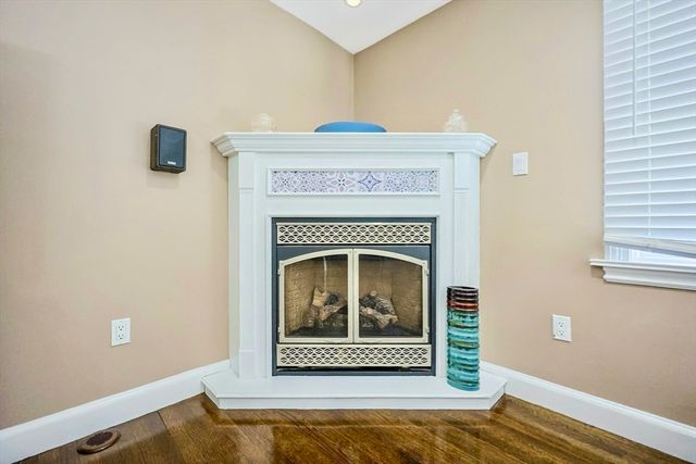 33 Lill Avenue, Newton, MA 02465