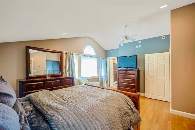 33 Lill Avenue, Newton, MA 02465