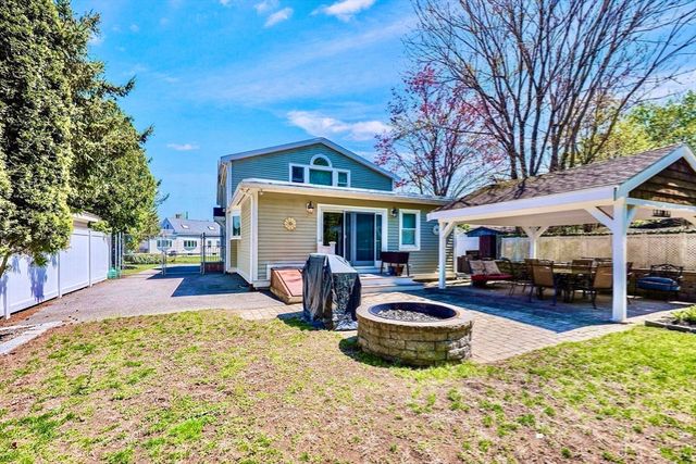 33 Lill Avenue, Newton, MA 02465