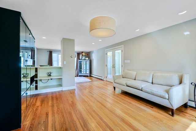 33 Lill Avenue, Newton, MA 02465