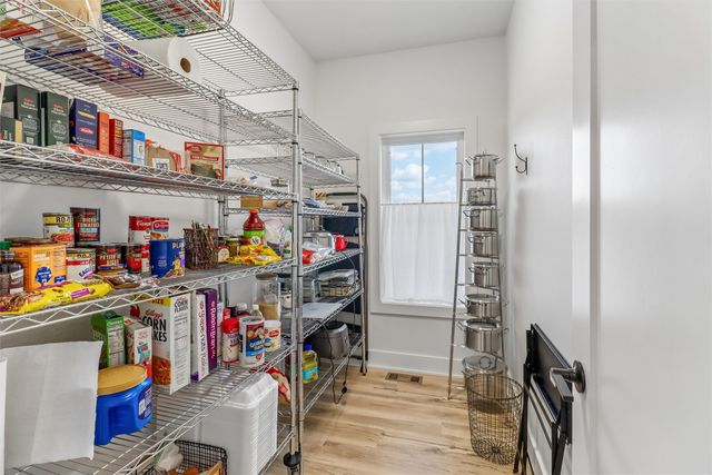 5617 Wolcott Circle, Des Moines, IA 50321