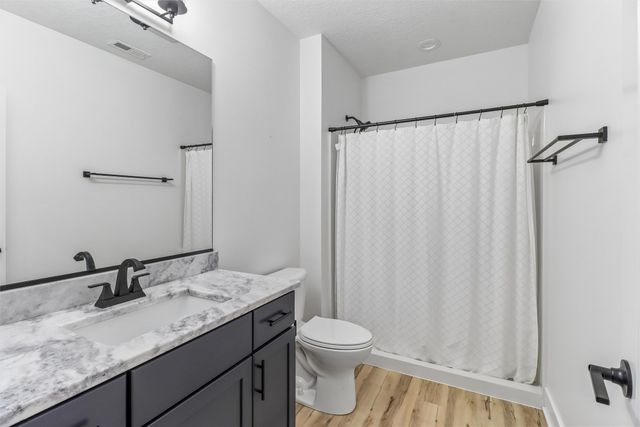 5617 Wolcott Circle, Des Moines, IA 50321