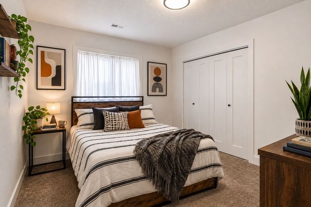 5617 Wolcott Circle, Des Moines, IA 50321