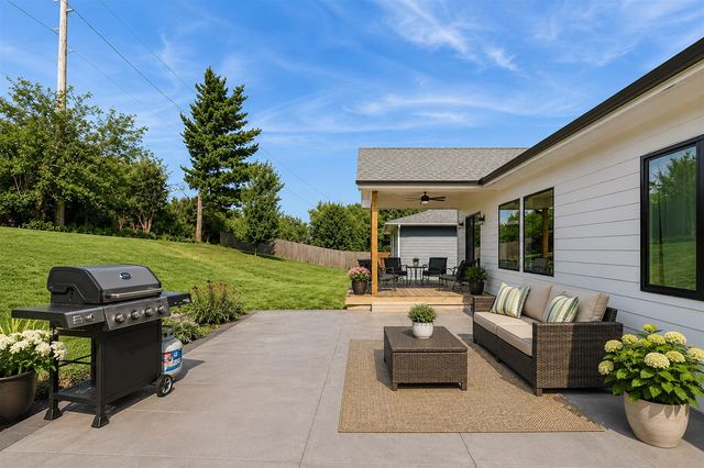 5617 Wolcott Circle, Des Moines, IA 50321