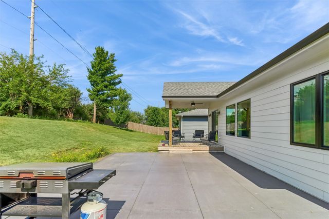 5617 Wolcott Circle, Des Moines, IA 50321