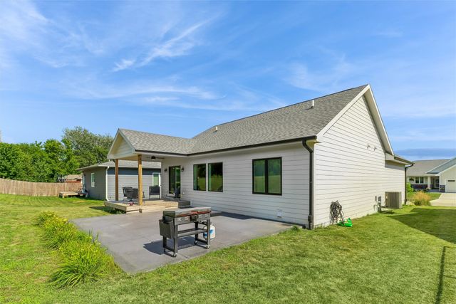5617 Wolcott Circle, Des Moines, IA 50321