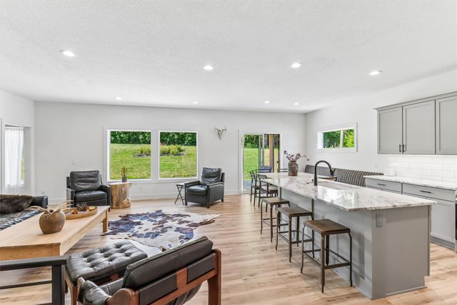5617 Wolcott Circle, Des Moines, IA 50321