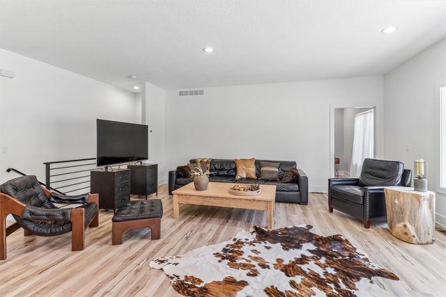 5617 Wolcott Circle, Des Moines, IA 50321