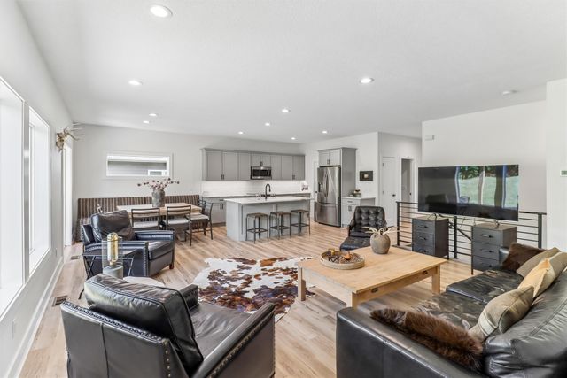 5617 Wolcott Circle, Des Moines, IA 50321