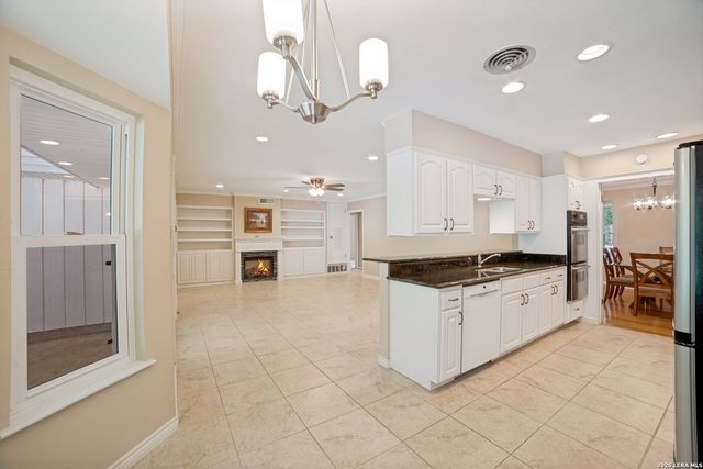 1019 GREY OAK DR, San Antonio, TX 78213