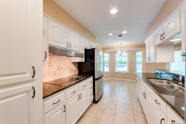 1019 GREY OAK DR, San Antonio, TX 78213
