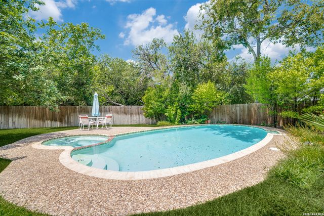 1019 GREY OAK DR, San Antonio, TX 78213
