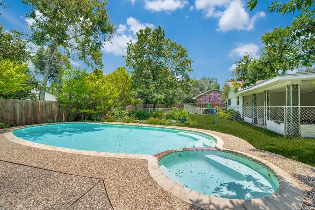 1019 GREY OAK DR, San Antonio, TX 78213