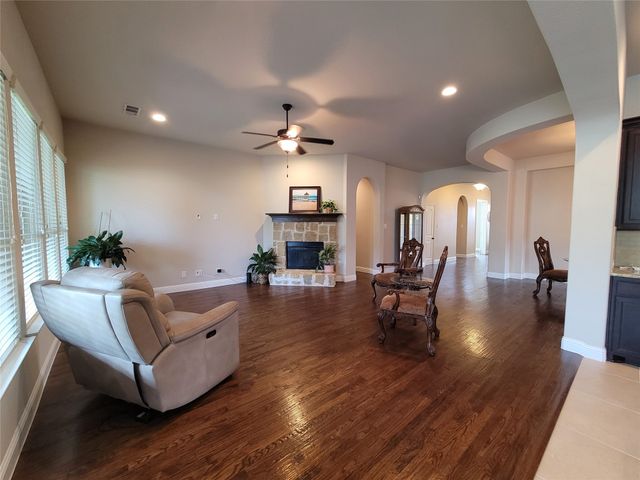 1909 Maggis Meadow Lane, Rowlett, TX 75089