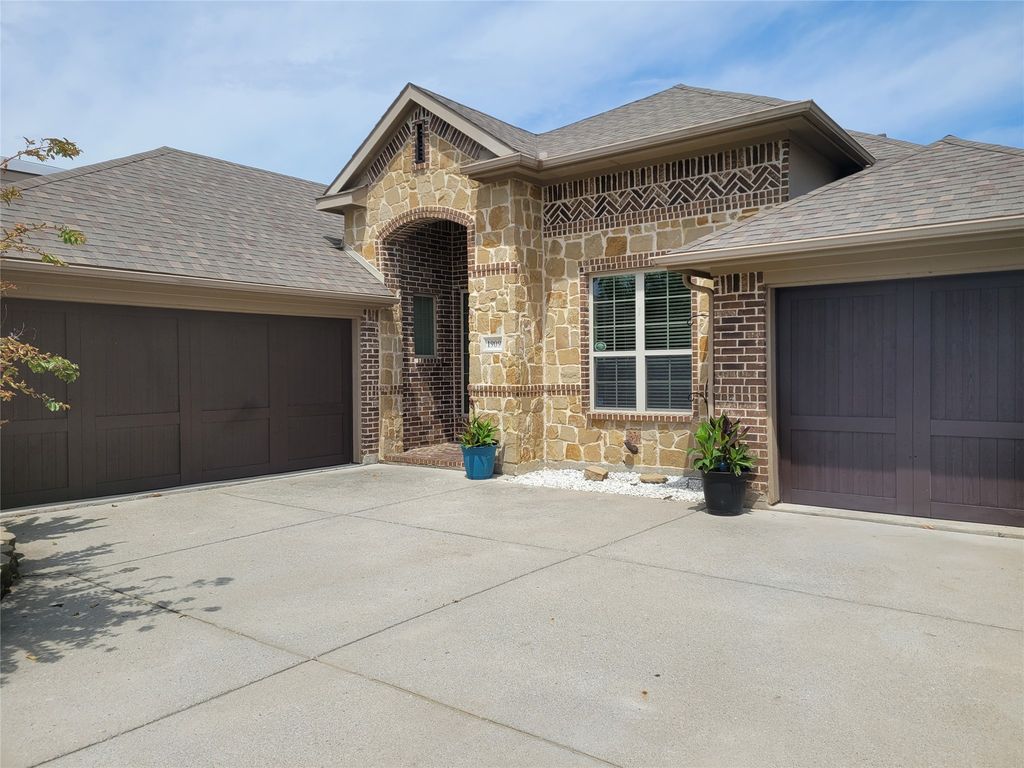 1909 Maggis Meadow Lane, Rowlett, TX 75089