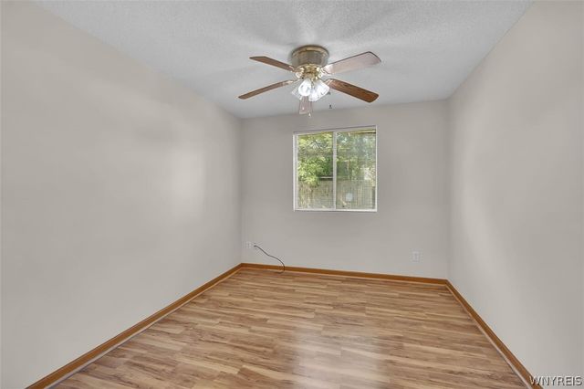 11 E Sunmist Sq E, Amherst, NY 14228