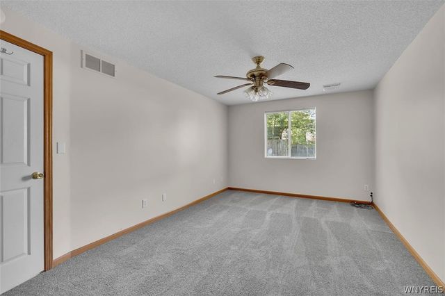 11 E Sunmist Sq E, Amherst, NY 14228