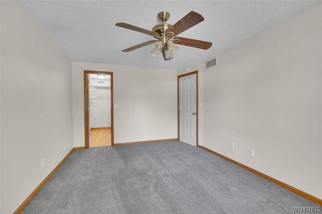 11 E Sunmist Sq E, Amherst, NY 14228