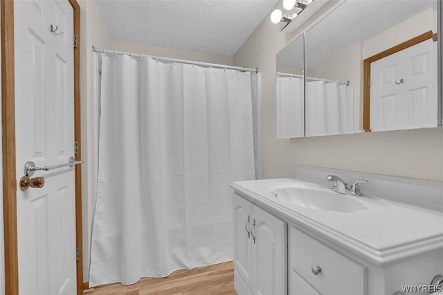 11 E Sunmist Sq E, Amherst, NY 14228