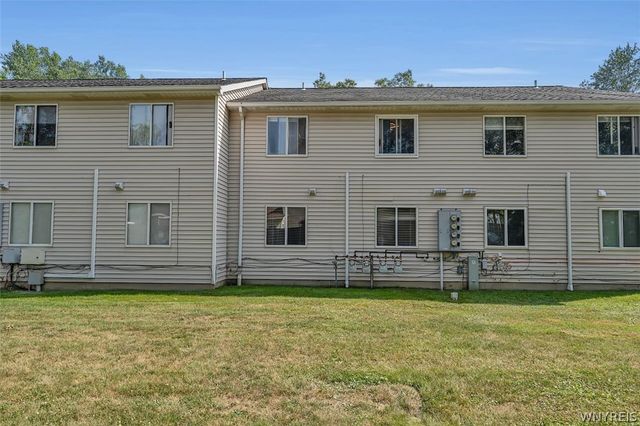 11 E Sunmist Sq E, Amherst, NY 14228