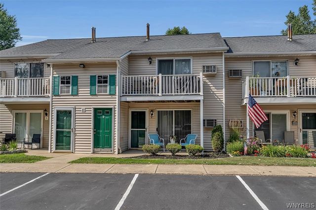 11 E Sunmist Sq E, Amherst, NY 14228