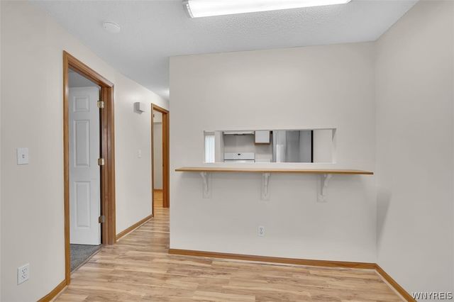 11 E Sunmist Sq E, Amherst, NY 14228