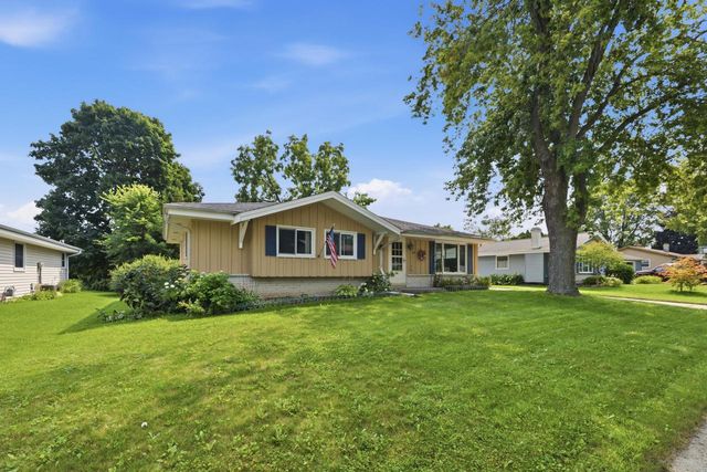 211 Maple STREET, Grafton, WI 53024