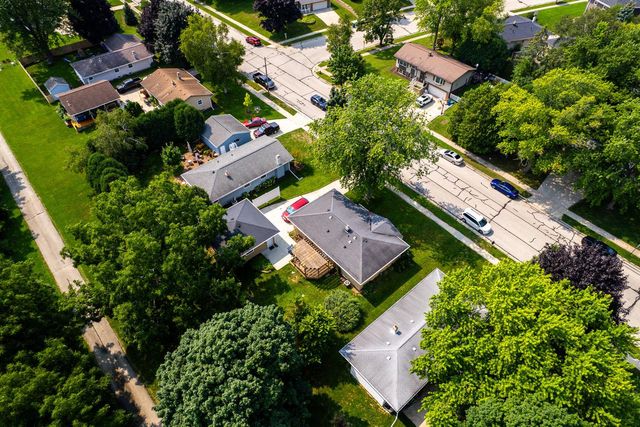 211 Maple STREET, Grafton, WI 53024