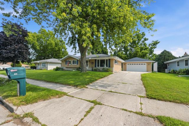 211 Maple STREET, Grafton, WI 53024