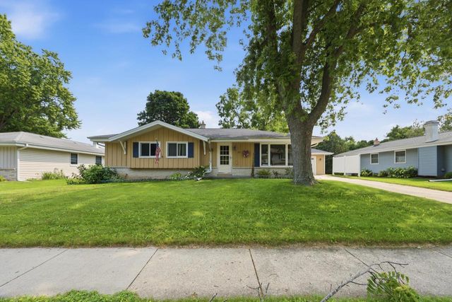 211 Maple STREET, Grafton, WI 53024