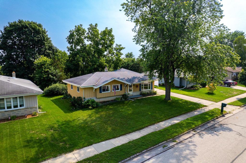 211 Maple STREET, Grafton, WI 53024
