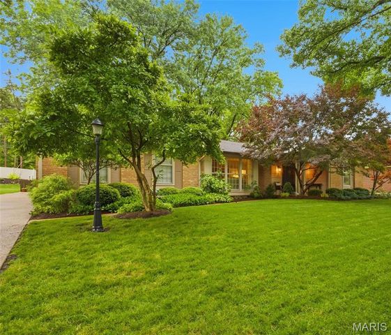 12632 Villa Hill Lane, Creve Coeur, MO 63141
