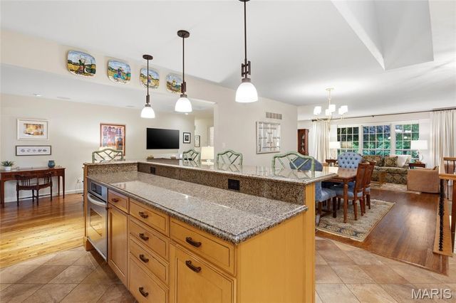 12632 Villa Hill Lane, Creve Coeur, MO 63141