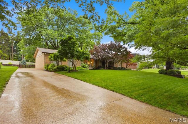 12632 Villa Hill Lane, Creve Coeur, MO 63141