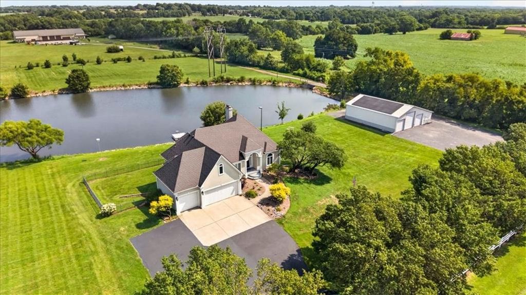 1328 E Walnut Street, Raymore, MO 64083