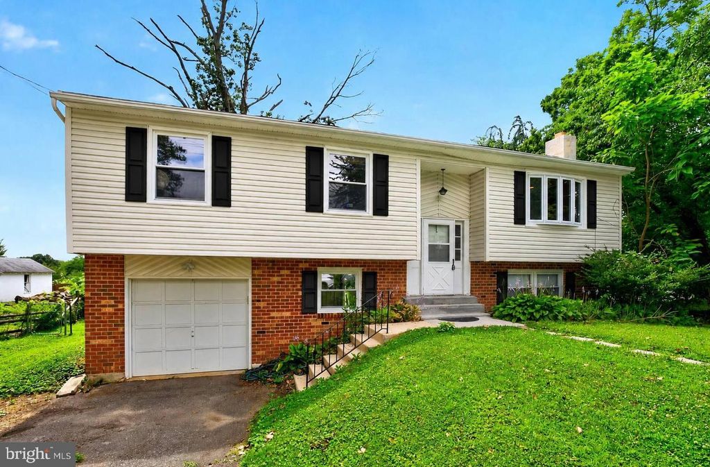 1745 LARKIN RD, UPPER CHICHESTER, PA 19061 — exterior