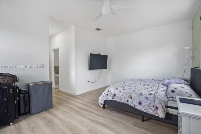 17081 SW 94th Way, Miami, FL 33196