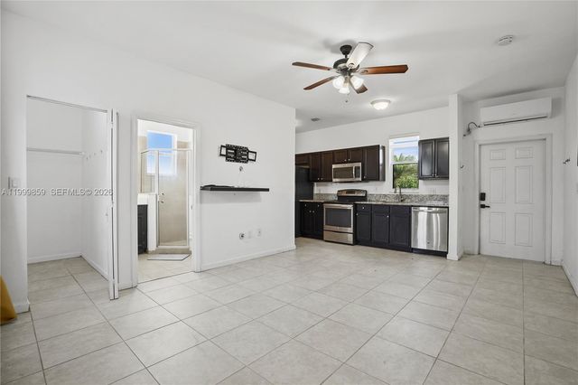 17081 SW 94th Way, Miami, FL 33196