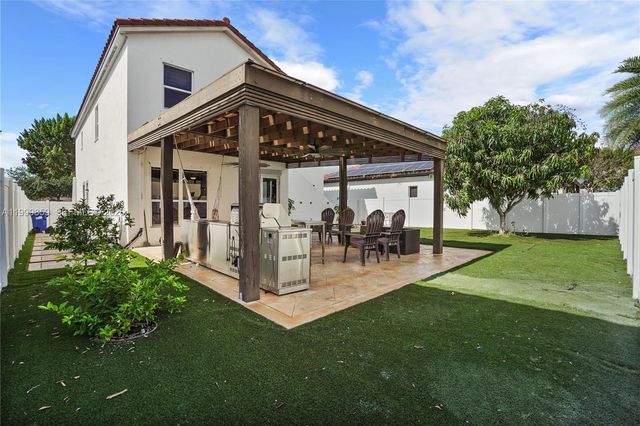 17081 SW 94th Way, Miami, FL 33196