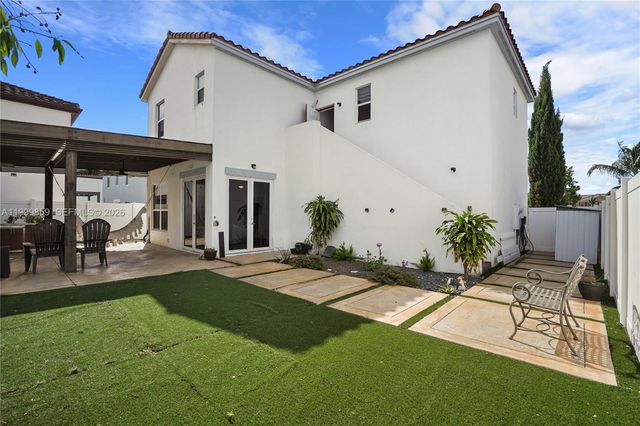 17081 SW 94th Way, Miami, FL 33196