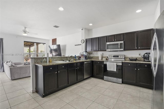 17081 SW 94th Way, Miami, FL 33196