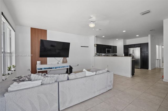 17081 SW 94th Way, Miami, FL 33196