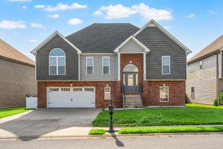 1003 Garner Hills Dr, Clarksville, TN 37042