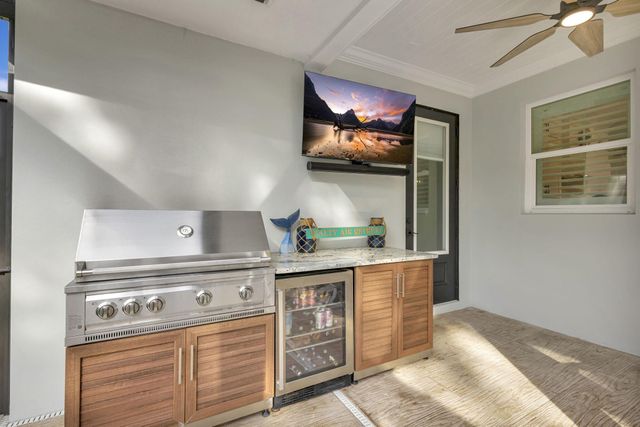 1126 NE Post Oak Way, Jensen Beach, FL 34957