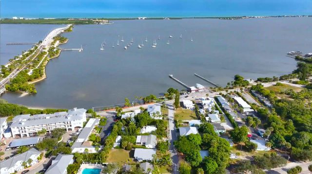 1126 NE Post Oak Way, Jensen Beach, FL 34957